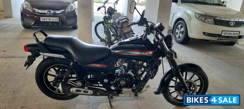 Black Bajaj Avenger Street 220