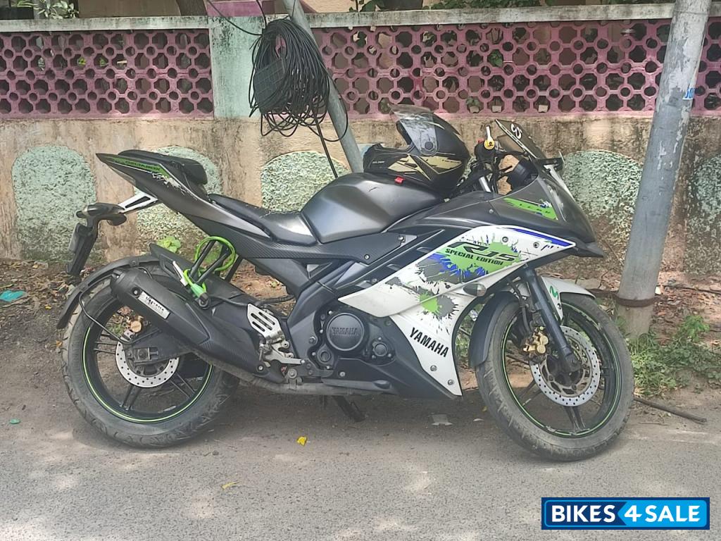 Yamaha YZF R15 V2