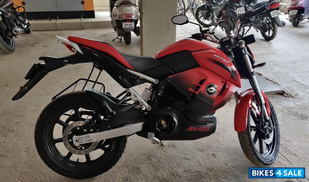 Rebel Red Revolt RV 400