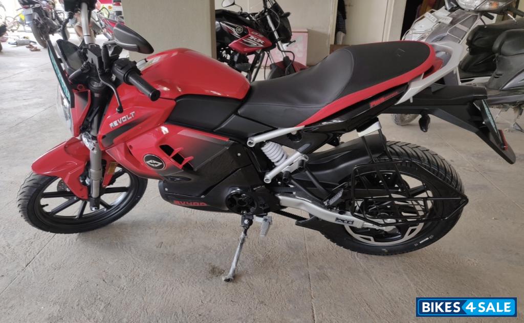 Rebel Red Revolt RV 400 Rebel Red Revolt RV 400