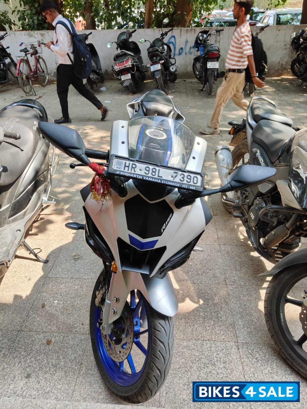 Silver Yamaha R15M