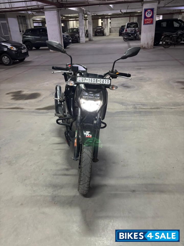 Black TVS Apache RTR 160 4V