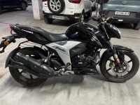 Black TVS Apache RTR 160 4V