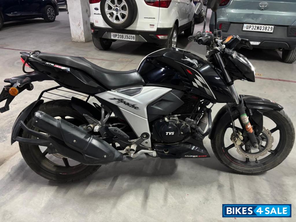 Black TVS Apache RTR 160 4V