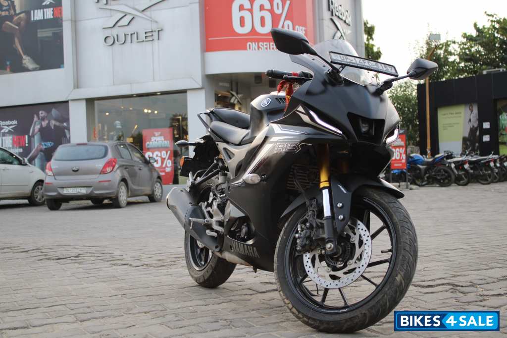 Yamaha R15 V4