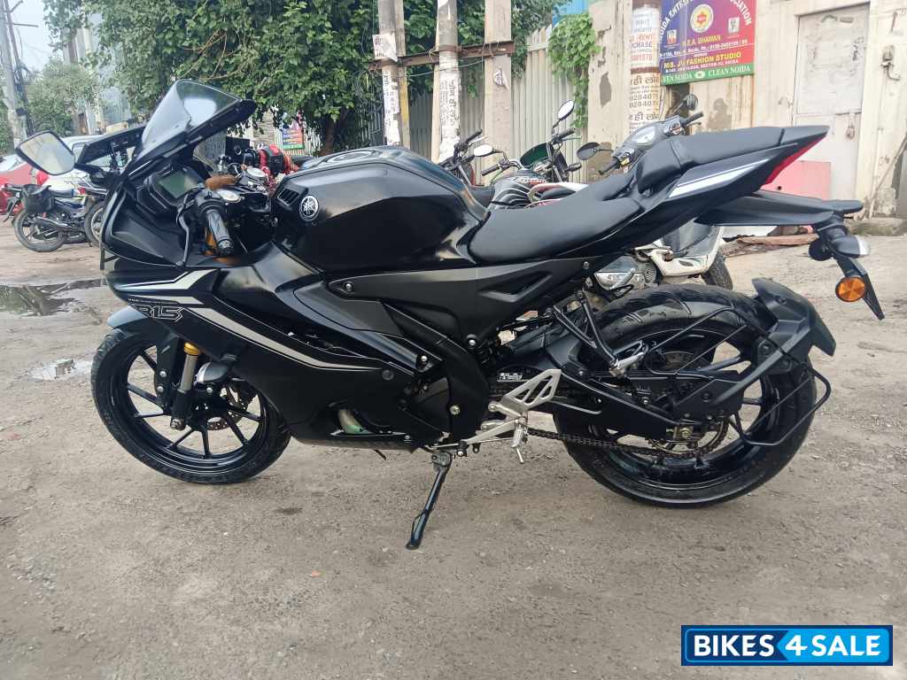 Yamaha R15 V4