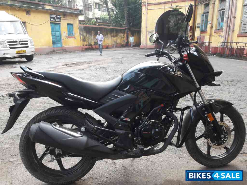 Black Honda CB Unicorn 160