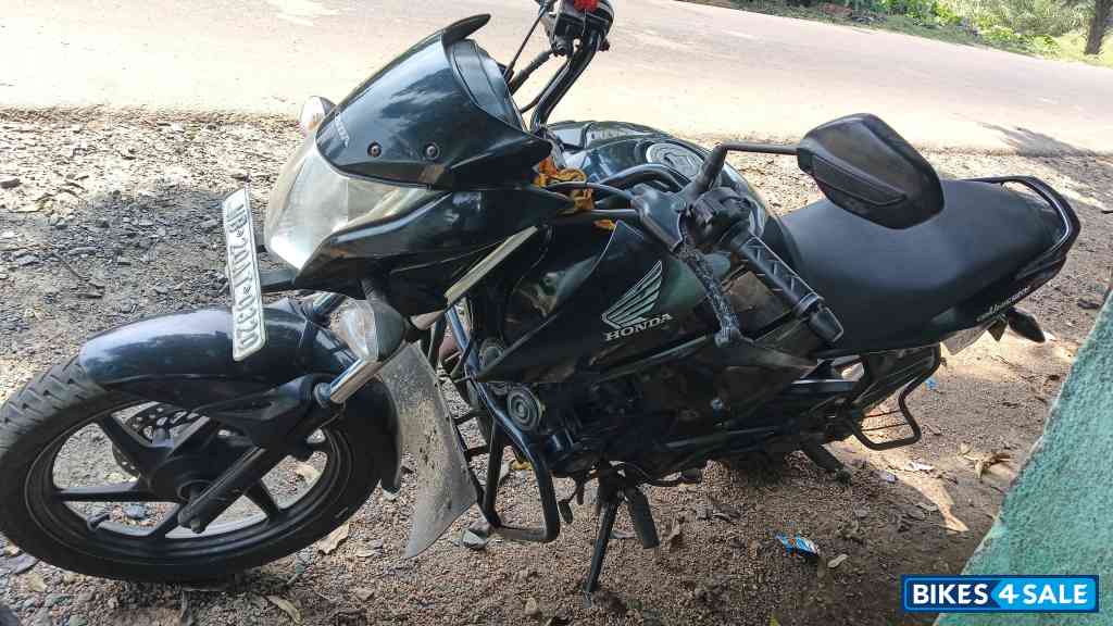 Black Honda CB Unicorn 160