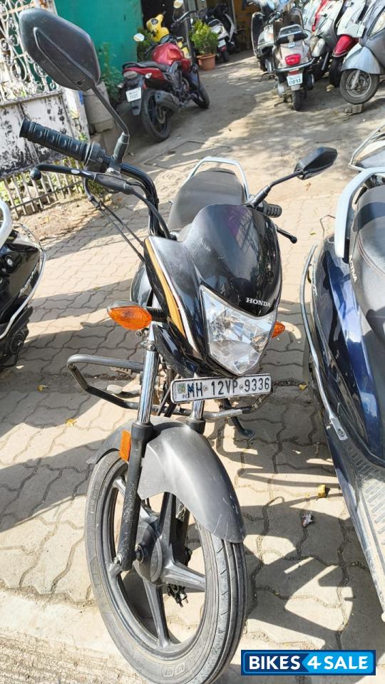 Golden Honda Shine 100