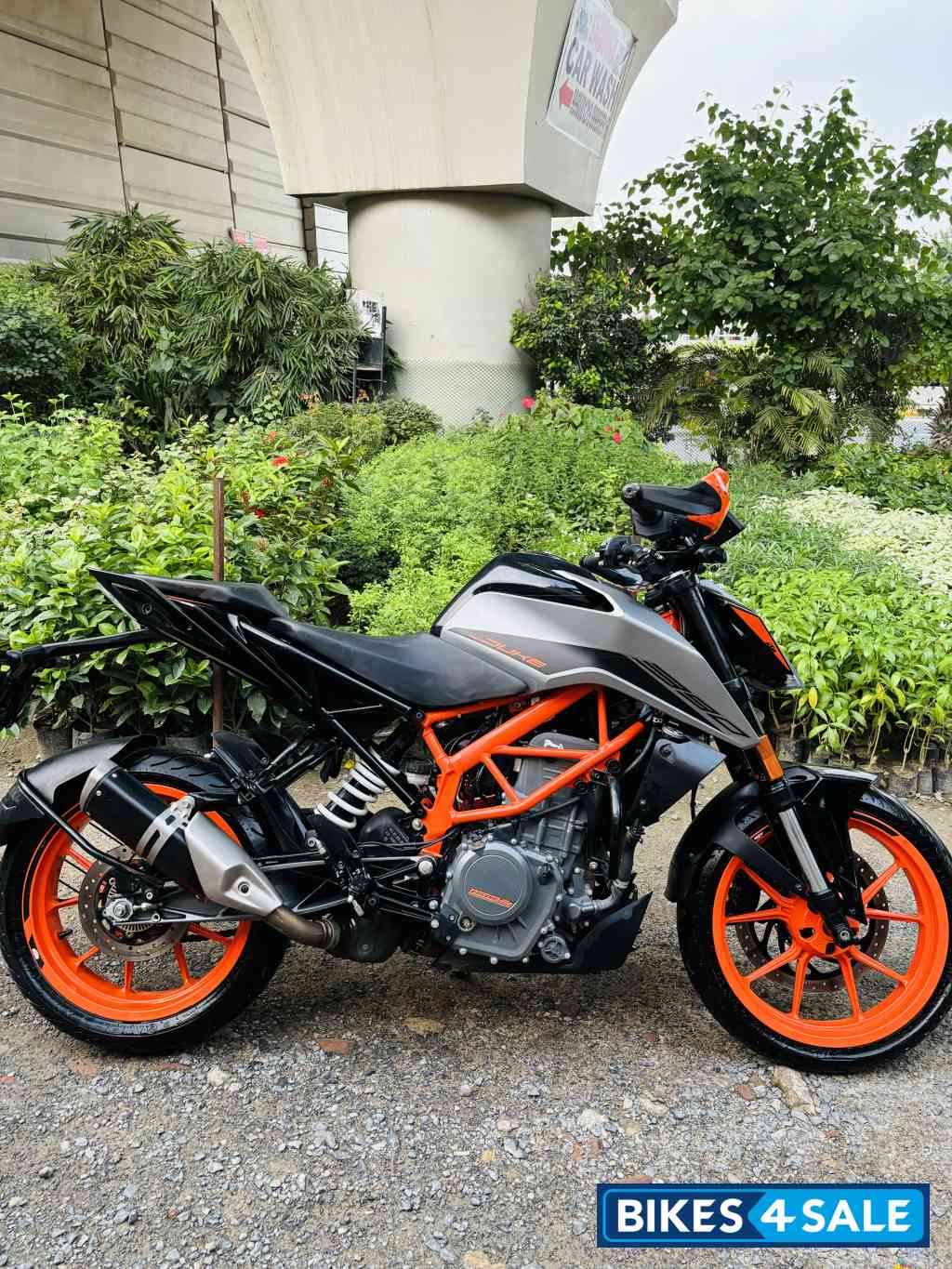 Silver Matallic Matt KTM Duke 390 BS6 Silver Matallic Matt KTM Duke 390 BS6