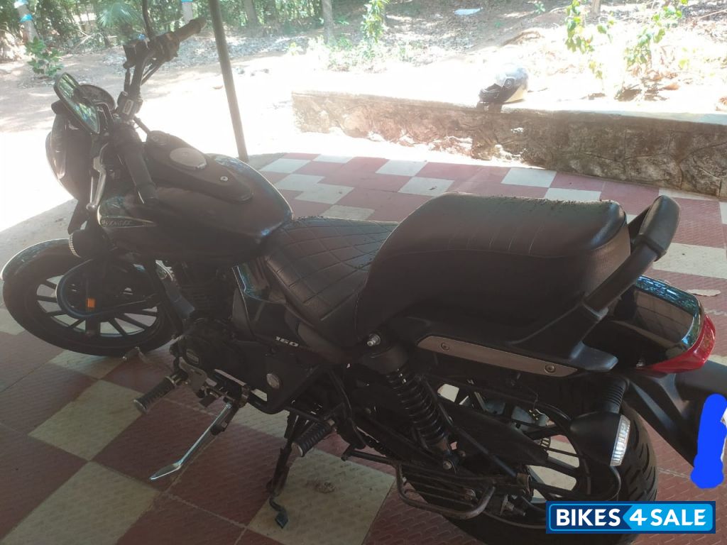 Ebony Black Bajaj Avenger Street 160 BS6