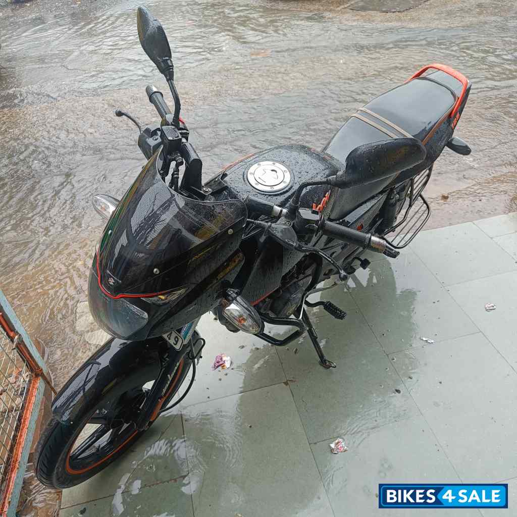 Bajaj Pulsar 125 Neon Disc Single Seat