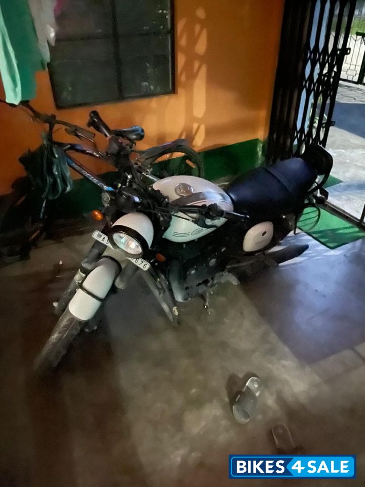 Jawa 42 Dual Channel ABS Sirius White