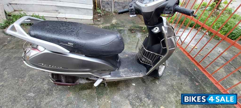 Silver Metallic Honda Activa 125