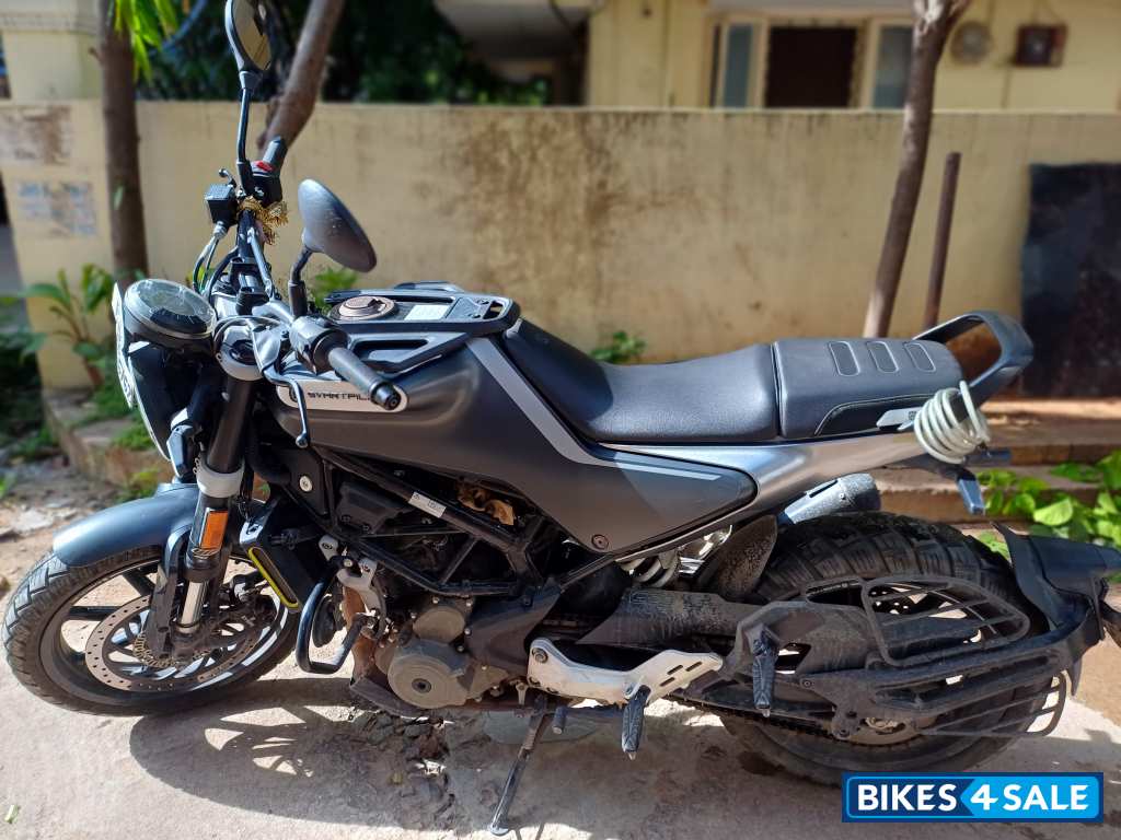 Husqvarna Svartpilen 250