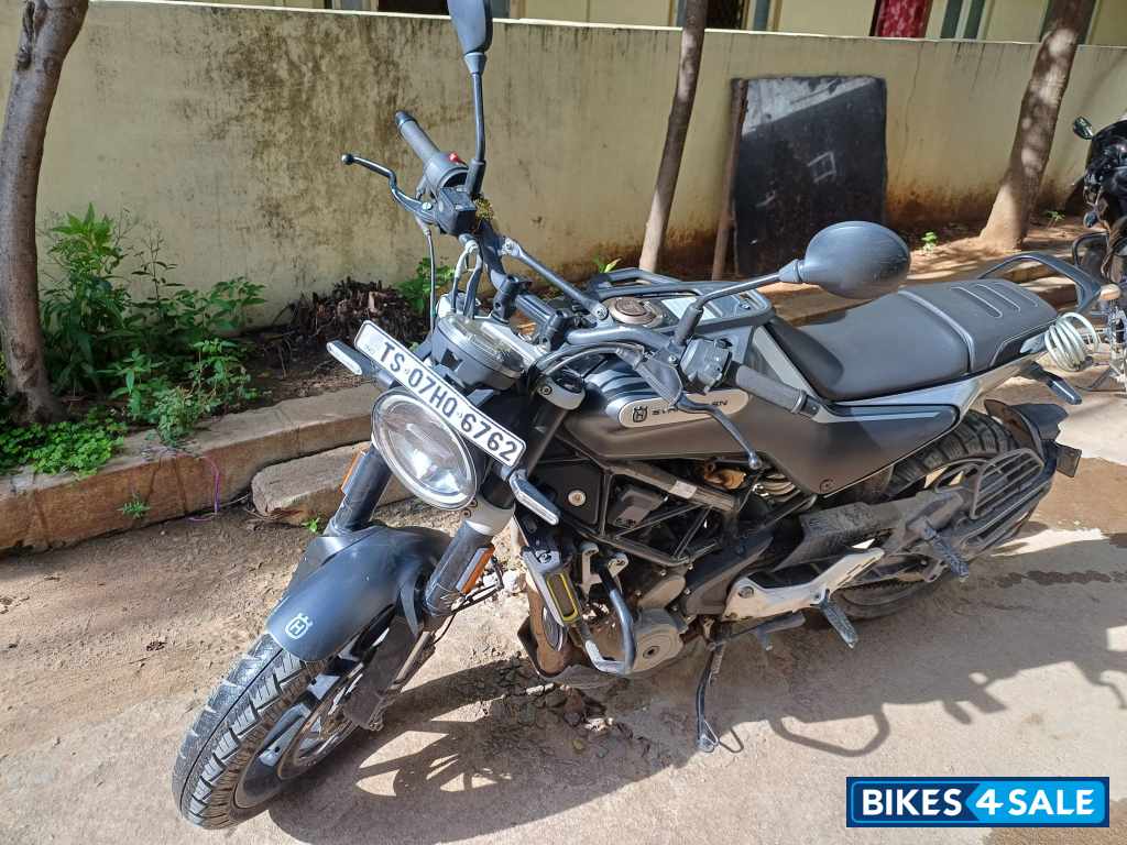 Husqvarna Svartpilen 250