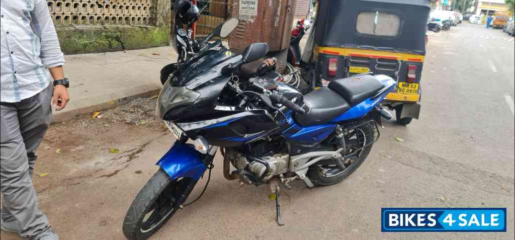 Bajaj Pulsar 220F