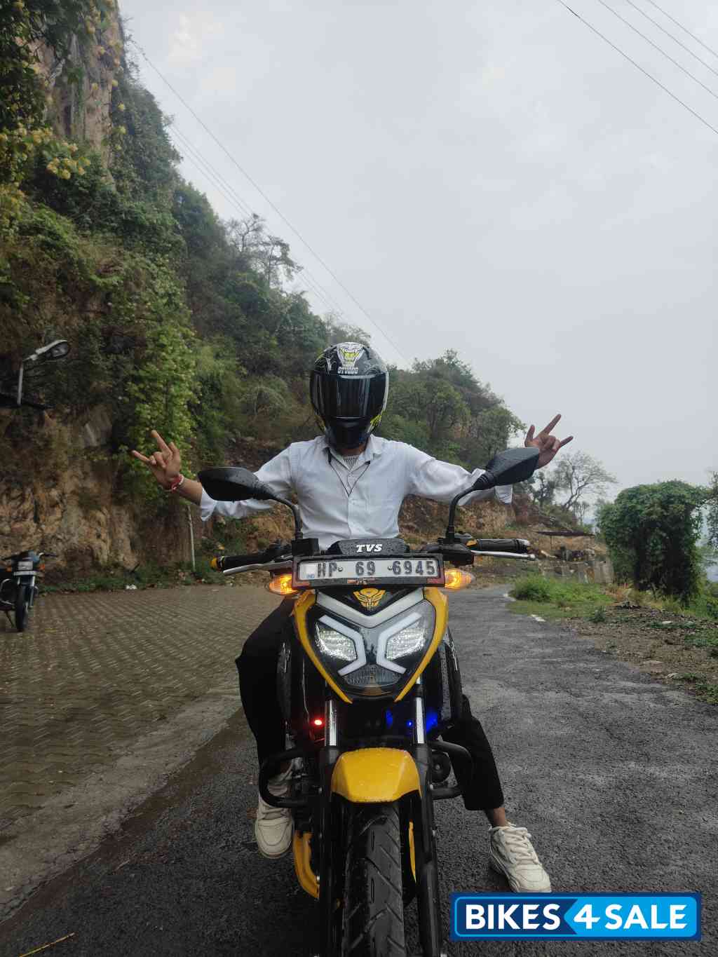 Fairy Yellow TVS Raider Split Seat