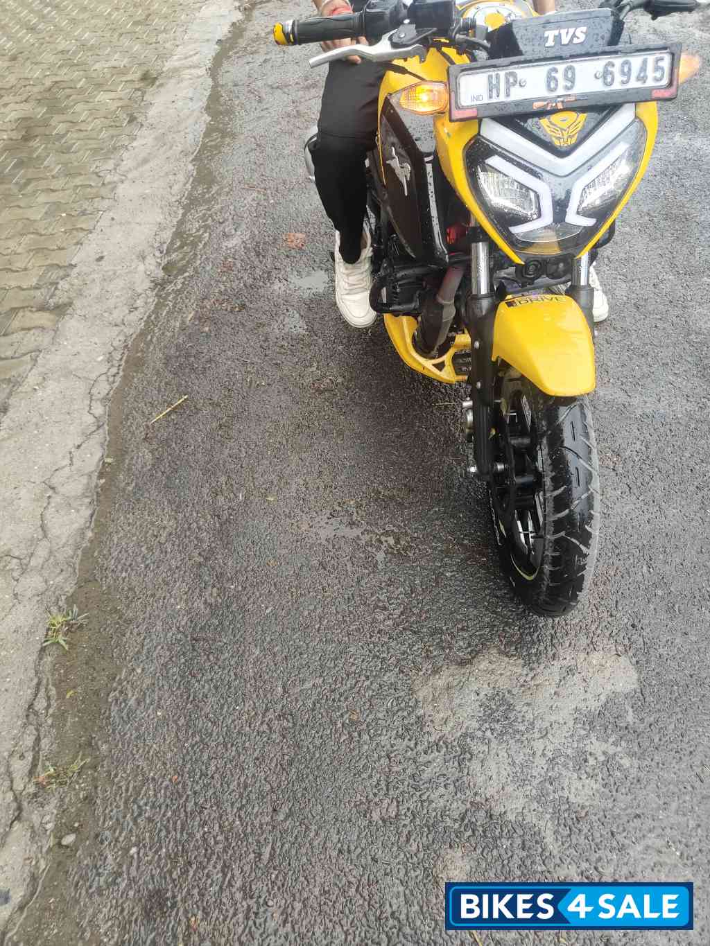 Fairy Yellow TVS Raider Split Seat