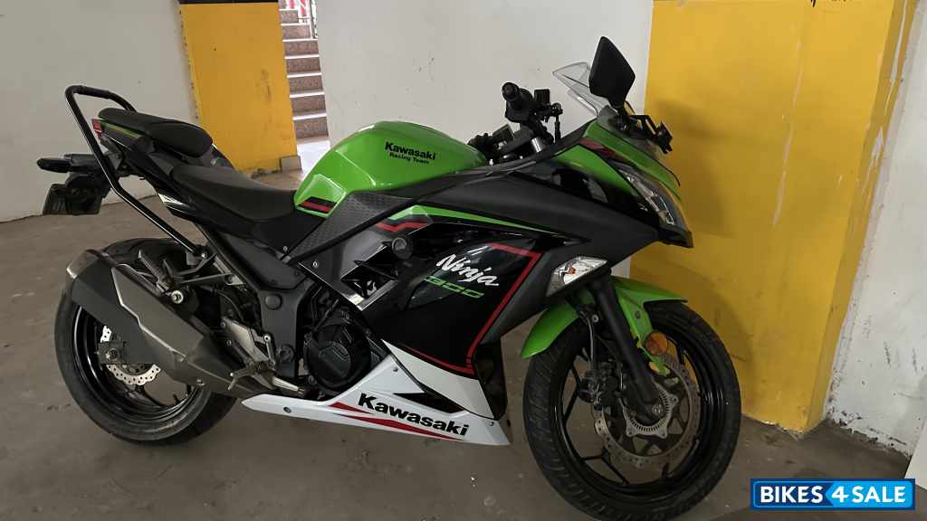 Green Kawasaki Ninja 300 BS6 2022