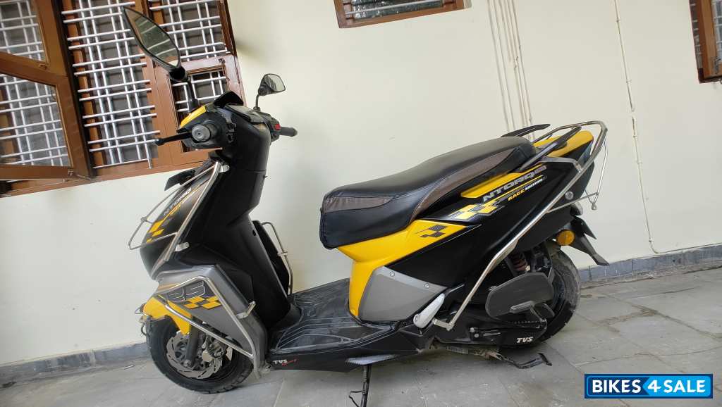 Yellow+black TVS NTORQ 125 Race Edition BS6
