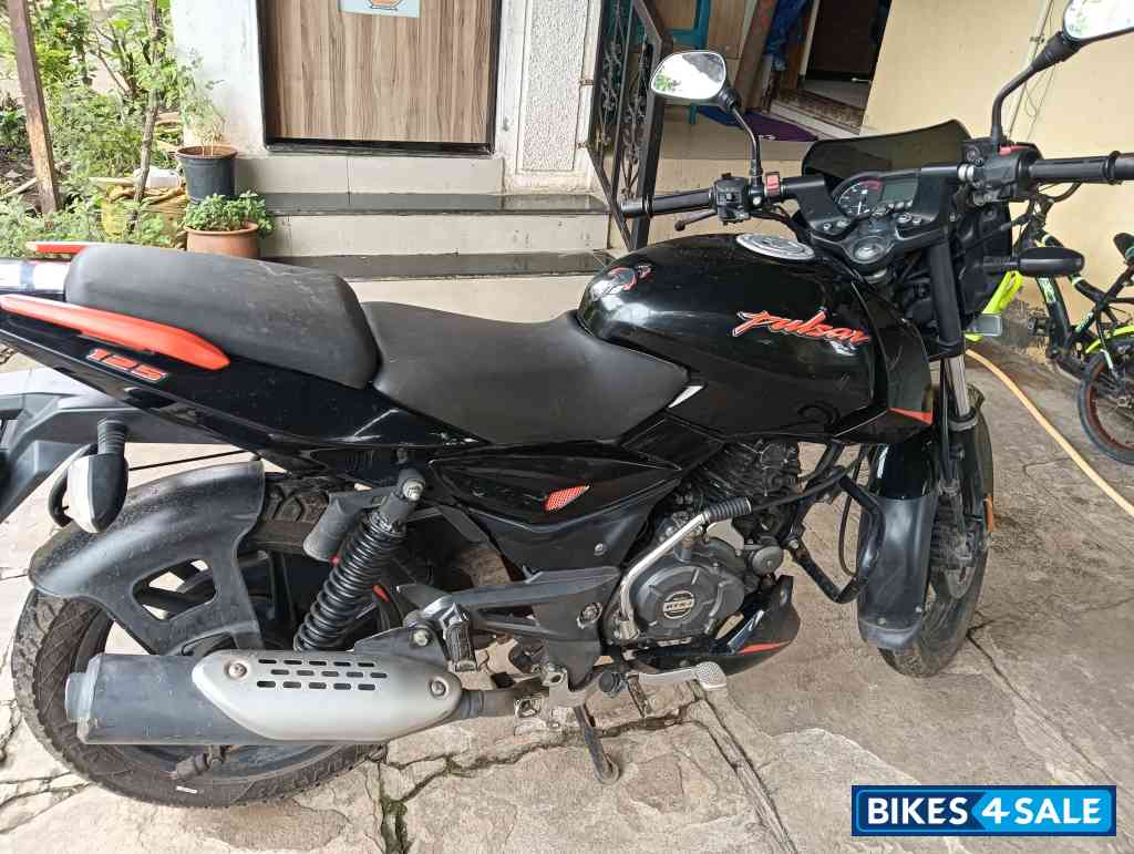 Bajaj Pulsar 125 Neon BS6