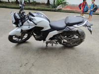 White & Black Yamaha FZ25