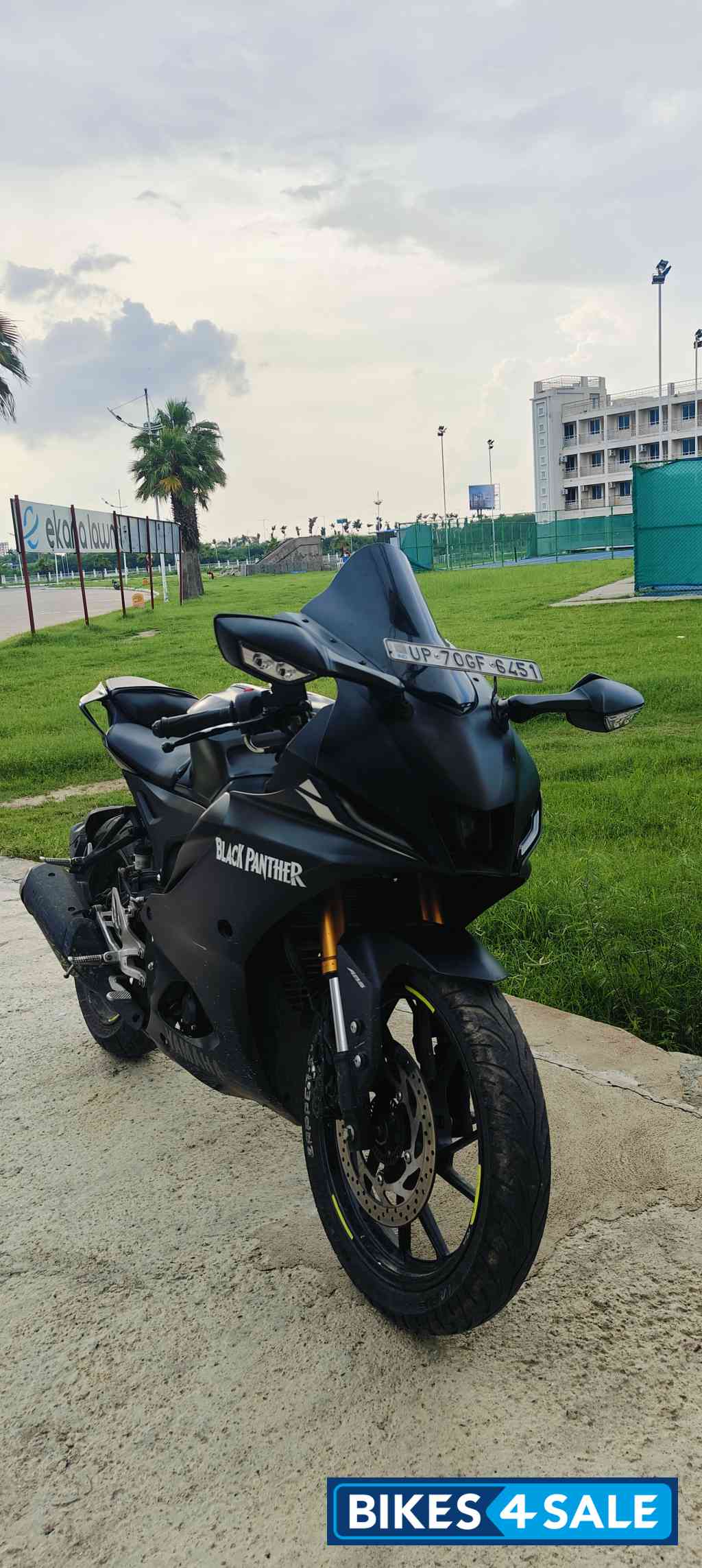 Yamaha R15 V4