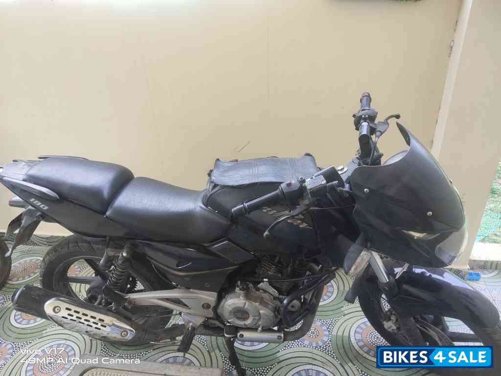 Black Bajaj Pulsar 180