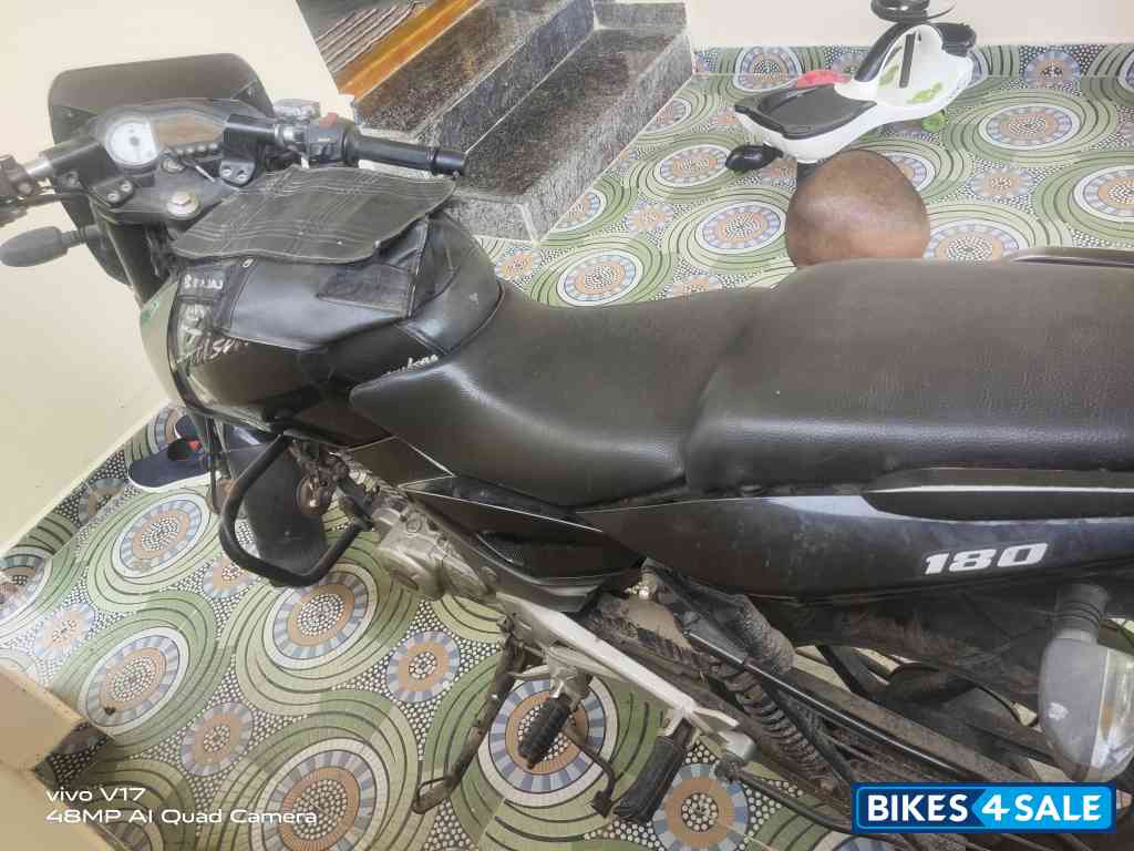 Black Bajaj Pulsar 180