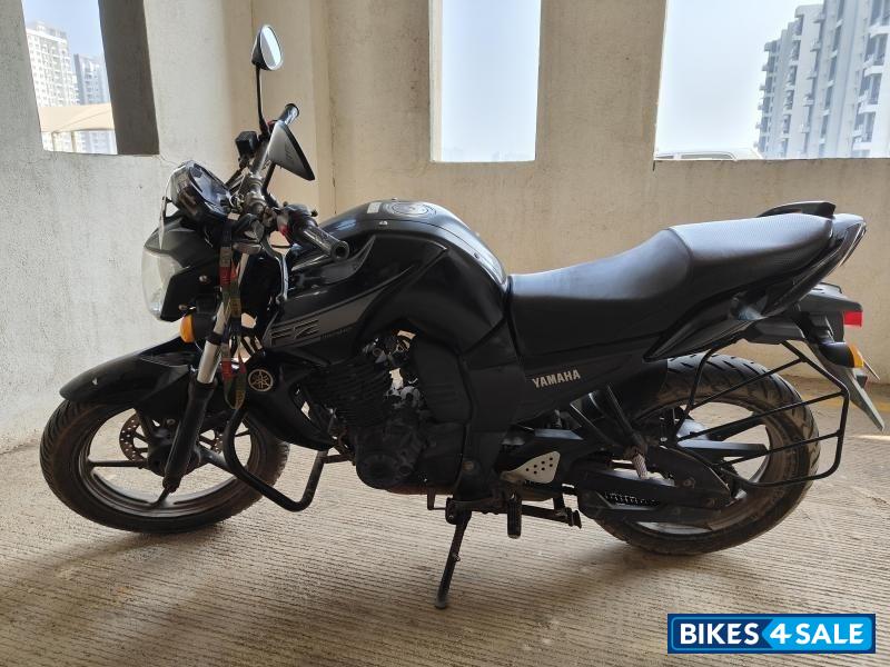 Black Yamaha FZ16