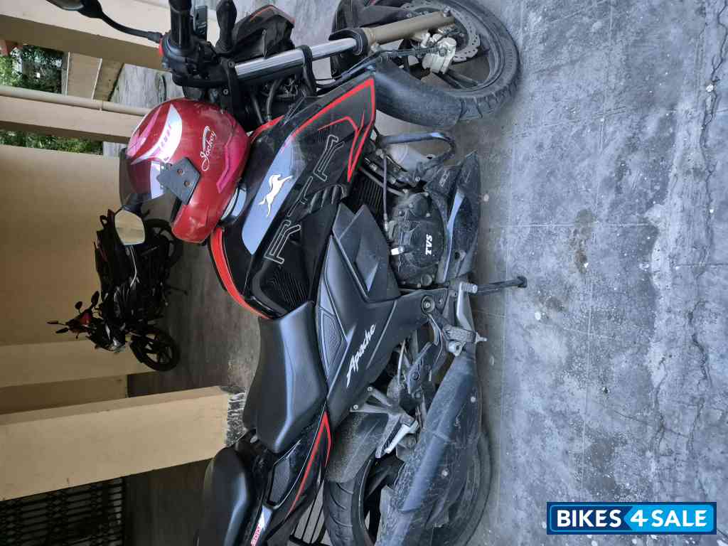 Black TVS Apache RTR 200 4V