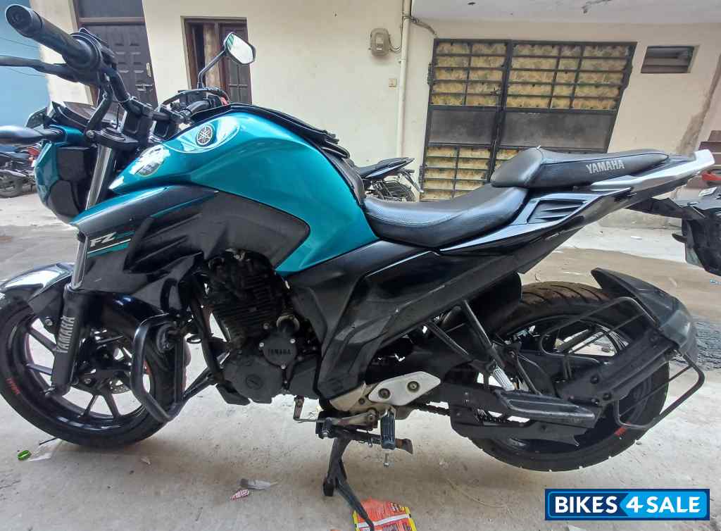 Yamaha FZ25