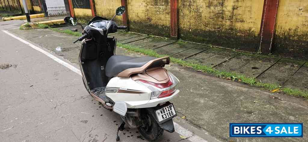 Pearl White Honda Activa 125 Premium Edition