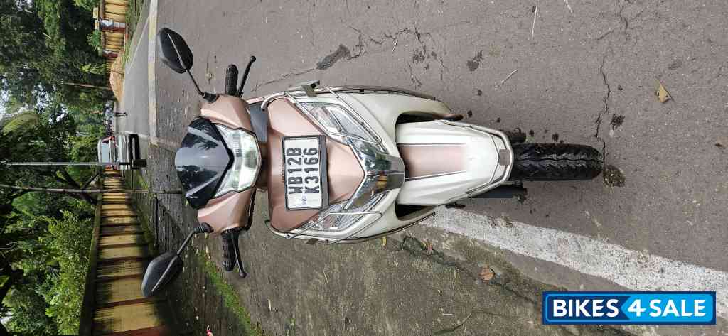Pearl White Honda Activa 125 Premium Edition