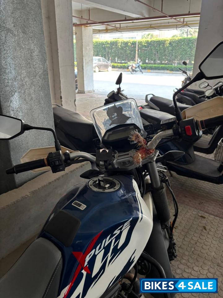 White Hero Xpulse 200 4V 2023 Edition