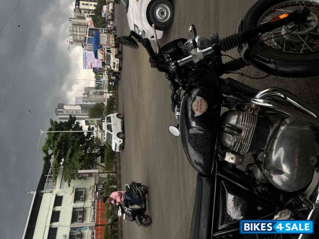 Black Royal Enfield Interceptor 650 Twin