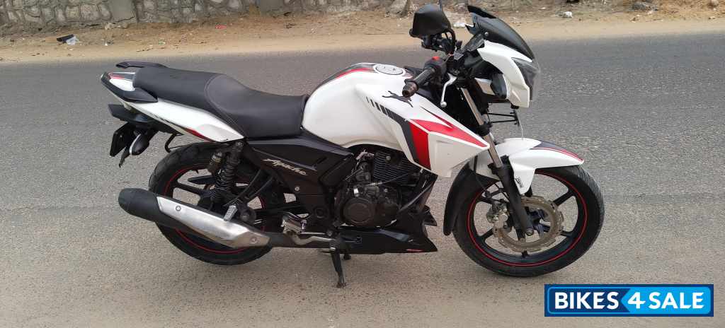 White TVS Apache RTR 160