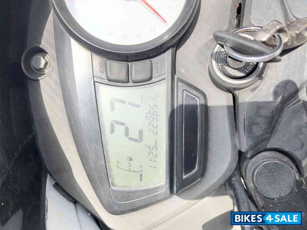 White TVS Apache RTR 160 White TVS Apache RTR 160