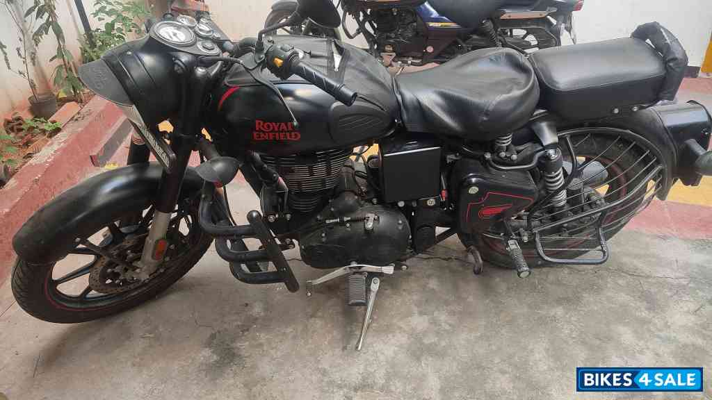 Royal Enfield Classic Stealth Black