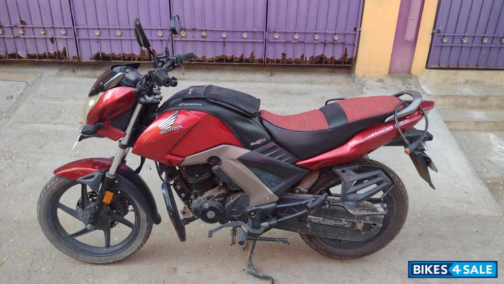 Red Honda CB Unicorn 160