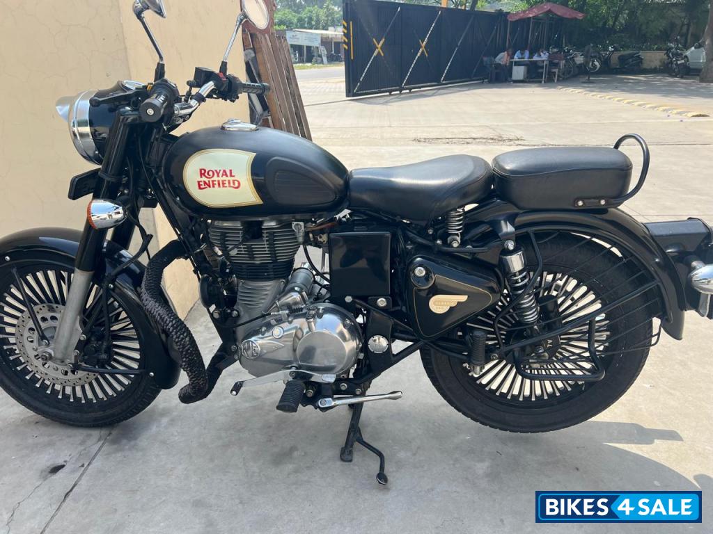 Black Royal Enfield Classic 350