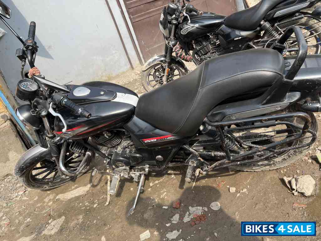 Bajaj Avenger Street 220
