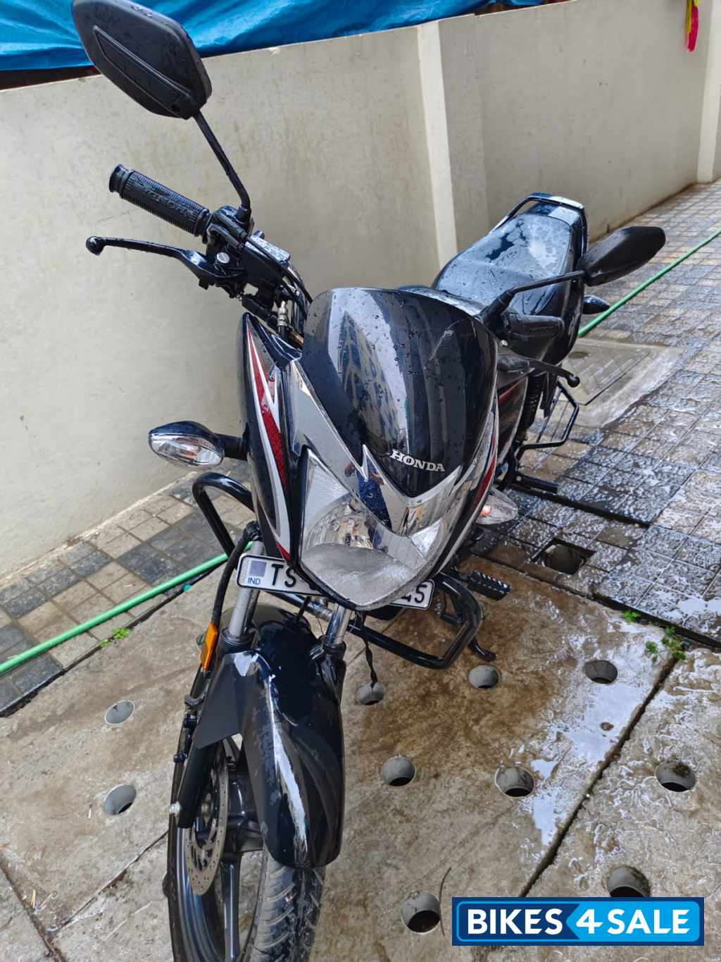 Black Honda Shine 125 Disc