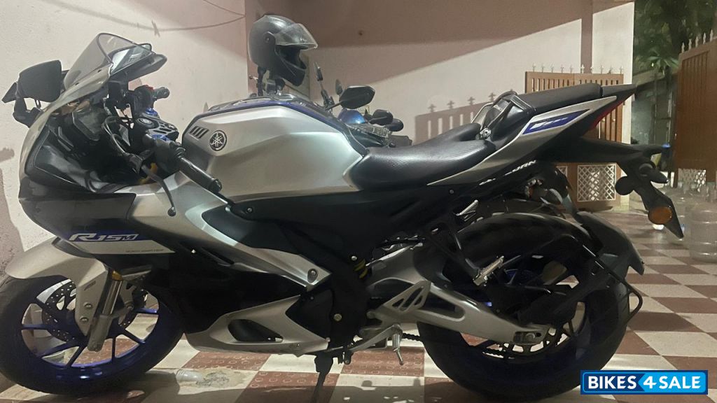 Yamaha R15M