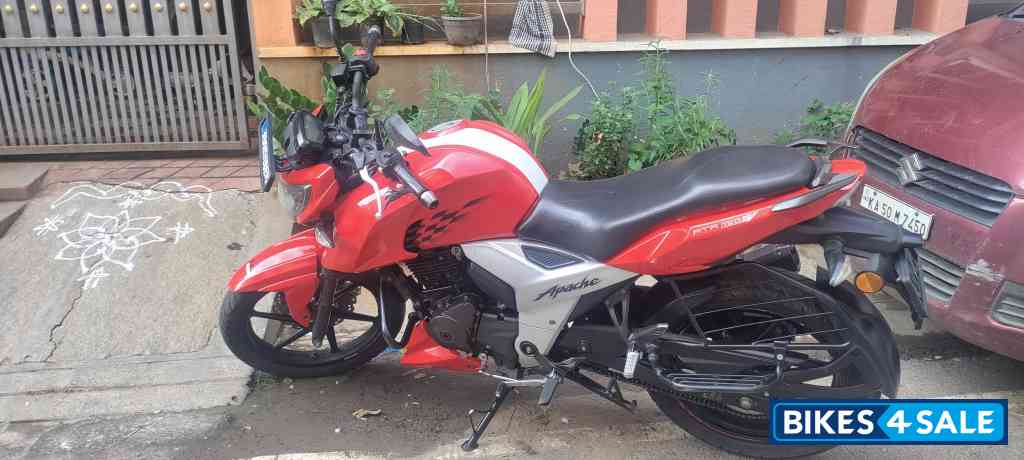 Red TVS Apache RTR 160 4V