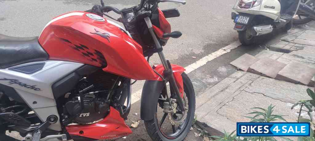 Red TVS Apache RTR 160 4V