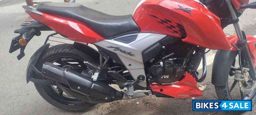 Red TVS Apache RTR 160 4V