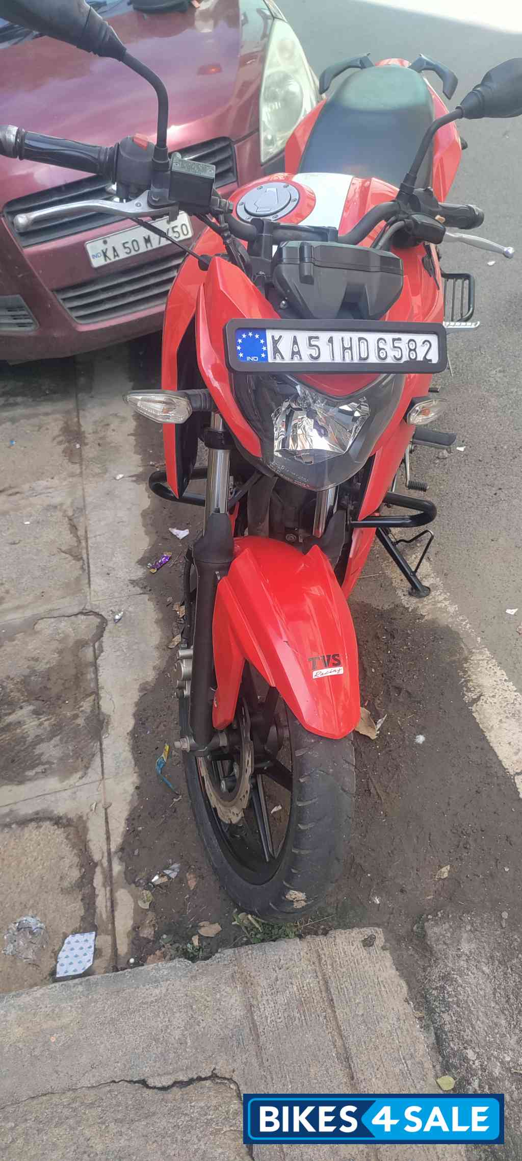 Red TVS Apache RTR 160 4V