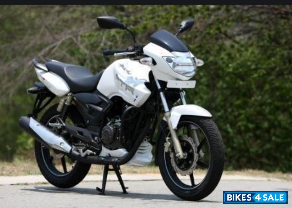 White TVS Apache RTR 180